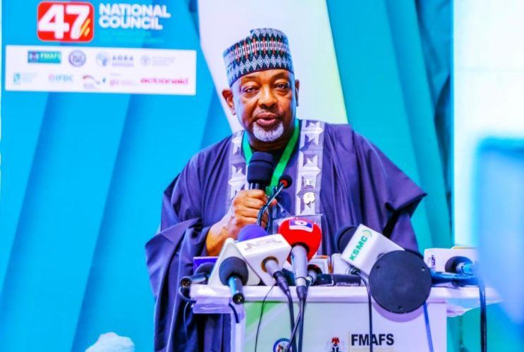minister sen abubakar kyari 768x512~2